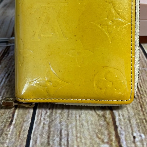 LV Vernis Compact Wallet - Picture 3 of 7